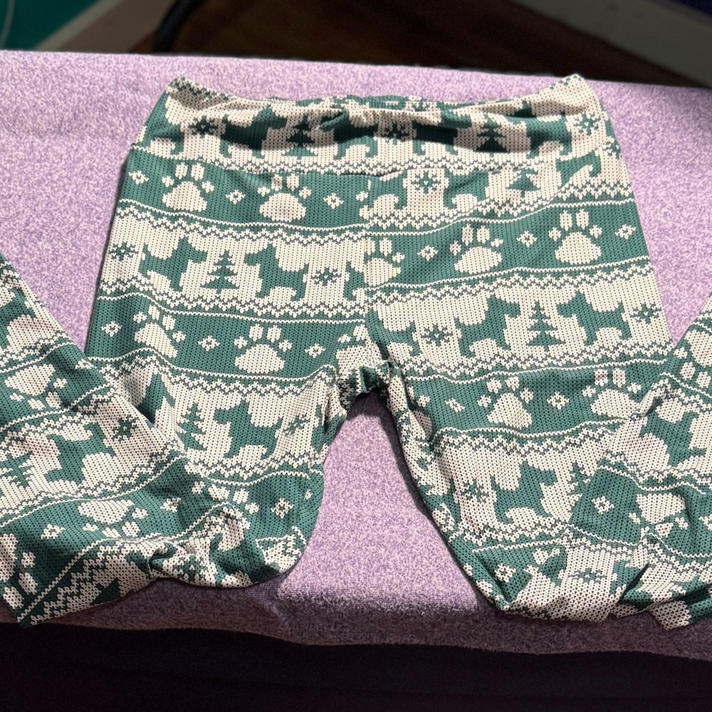 LuLaRoe Green and White Holiday Dog Print Leggings